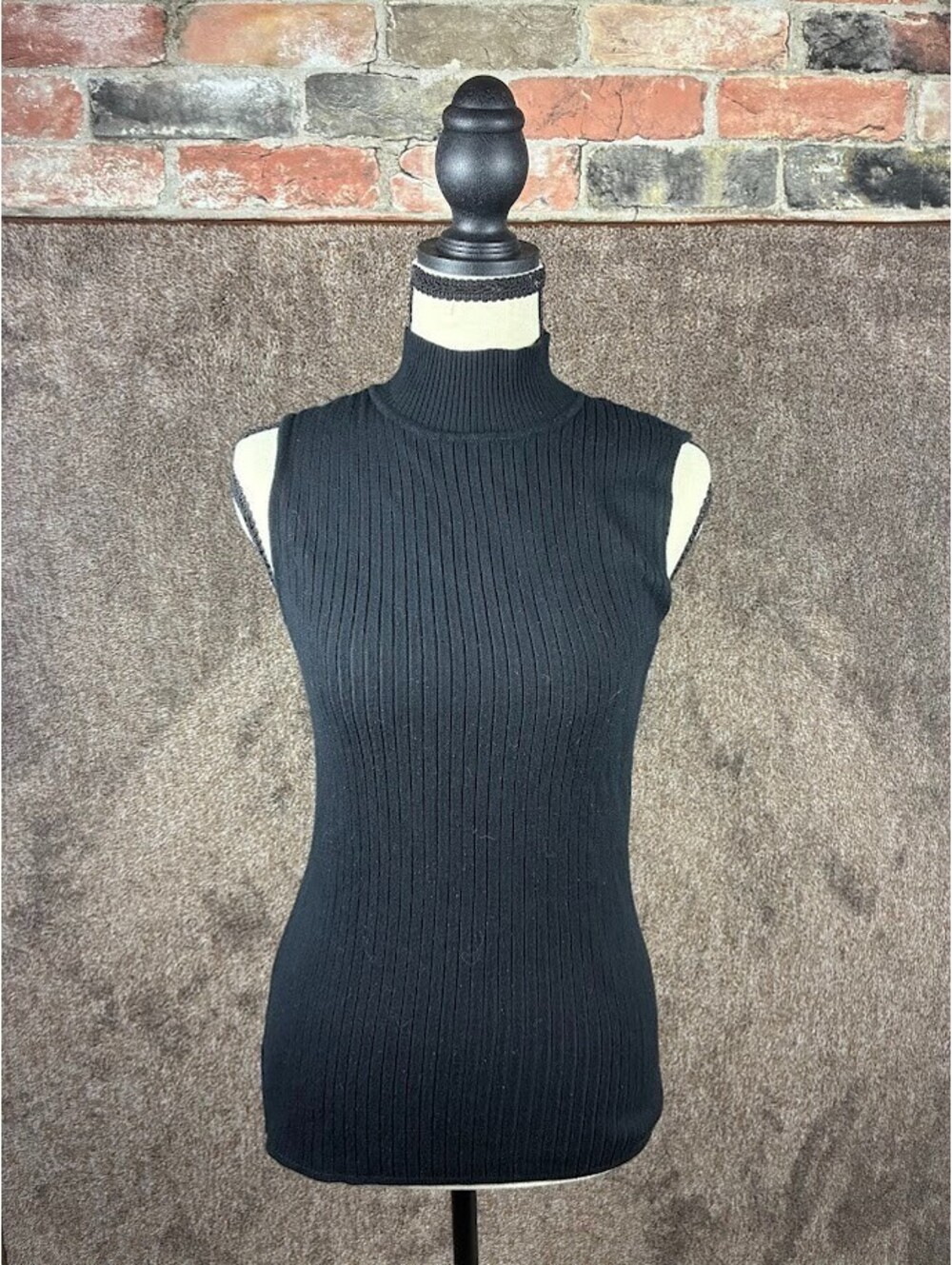 Madison Grey Ribbed Mock Neck Sleeveless Top Women's Size Small